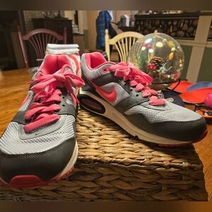 Nike Women's Air Max Size 11 EUC